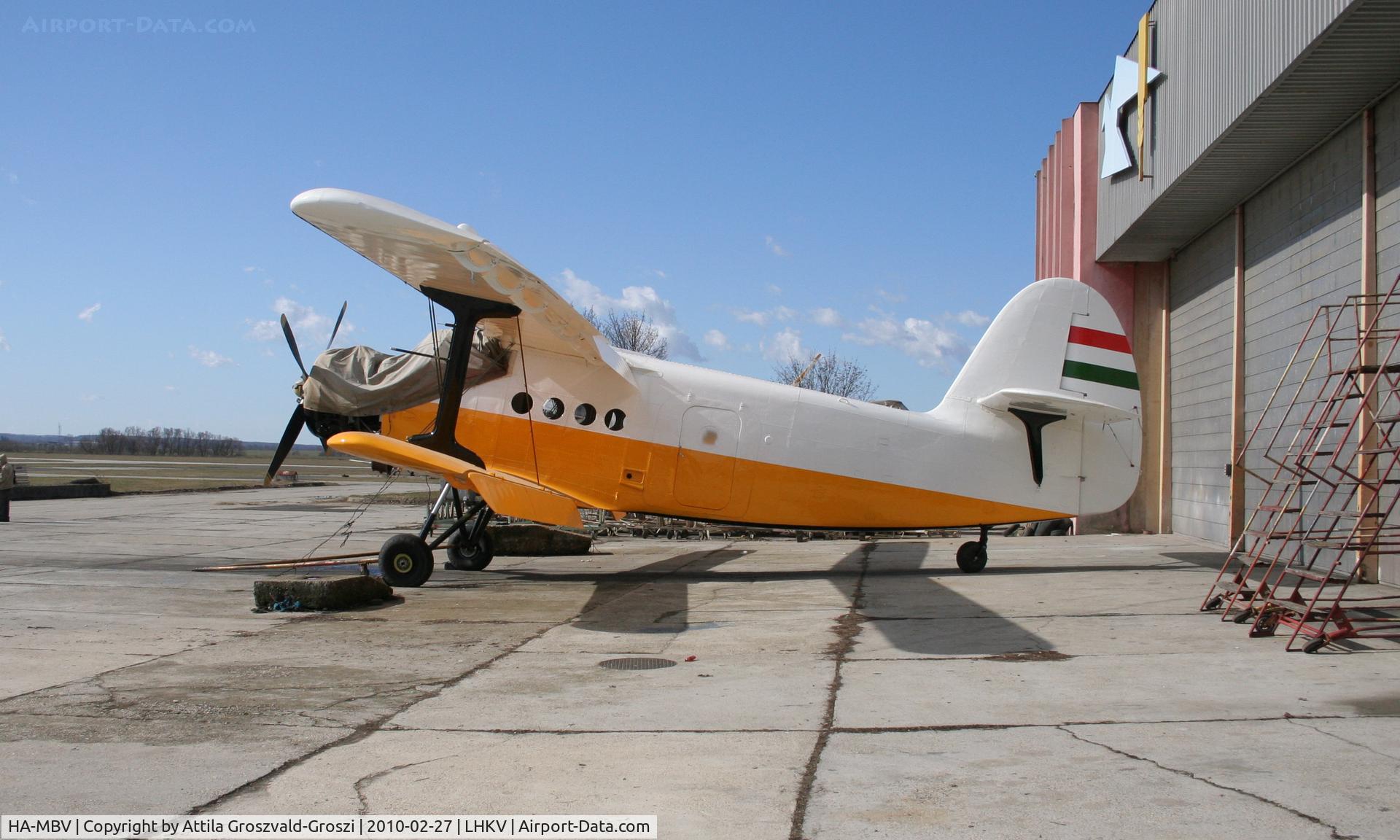 HA-MBV, 1976 PZL-Mielec AN-2R C/N 1G172-54, Hungary-Kaposújlak airport. - It is his new painting.