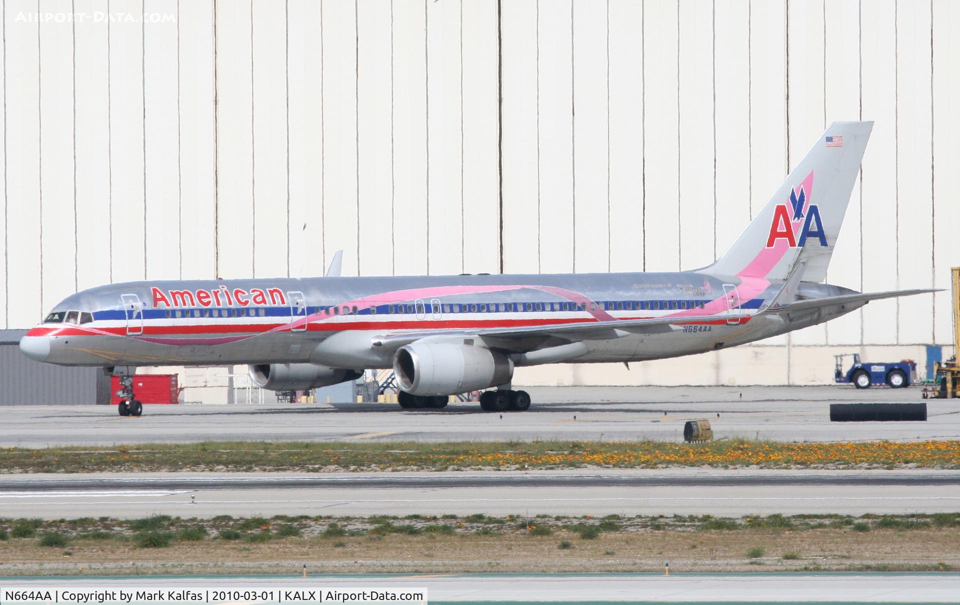 N664AA, 1992 Boeing 757-223 C/N 25298, American Airlines Boeing 757-223. N664AA, AAL581 arriving from KSTL waiting for it's gate at the AA maintenance hanger.