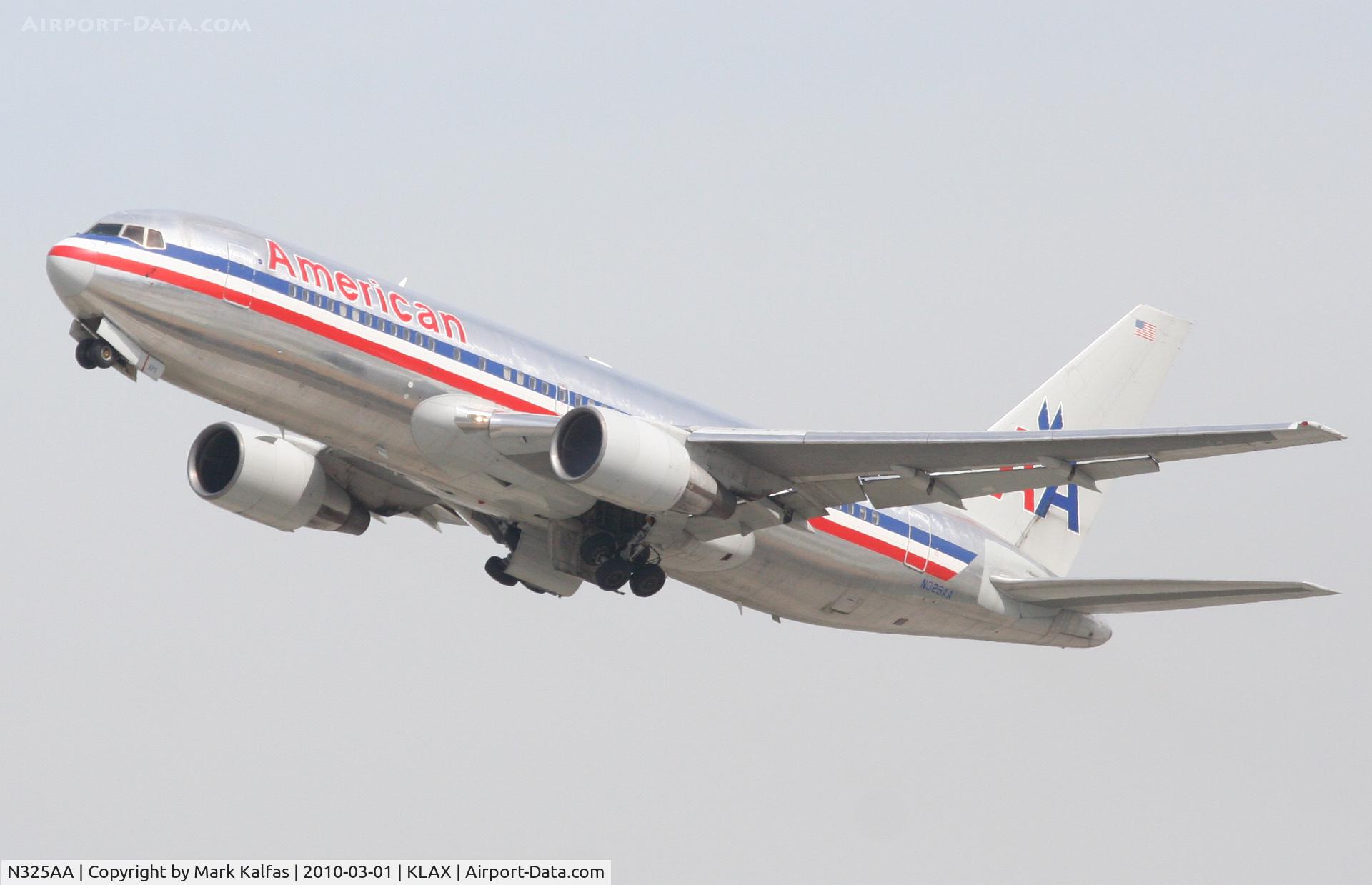 N325AA, 1986 Boeing 767-223 C/N 22326, American Airlines Boeing 767-223. AAL40 to KJFK. 25R departure KLAX.