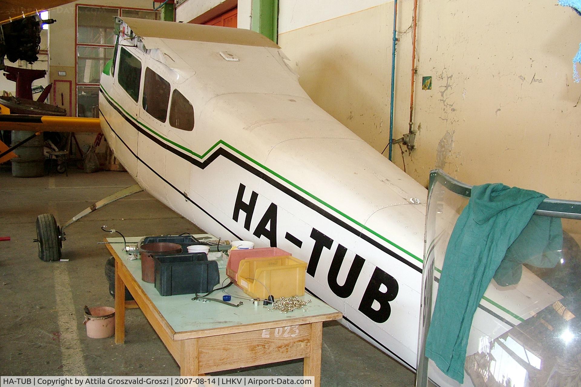 HA-TUB, 1961 Cessna 182D Skylane C/N 18253201, Hungary-Kaposújlak airport hangar