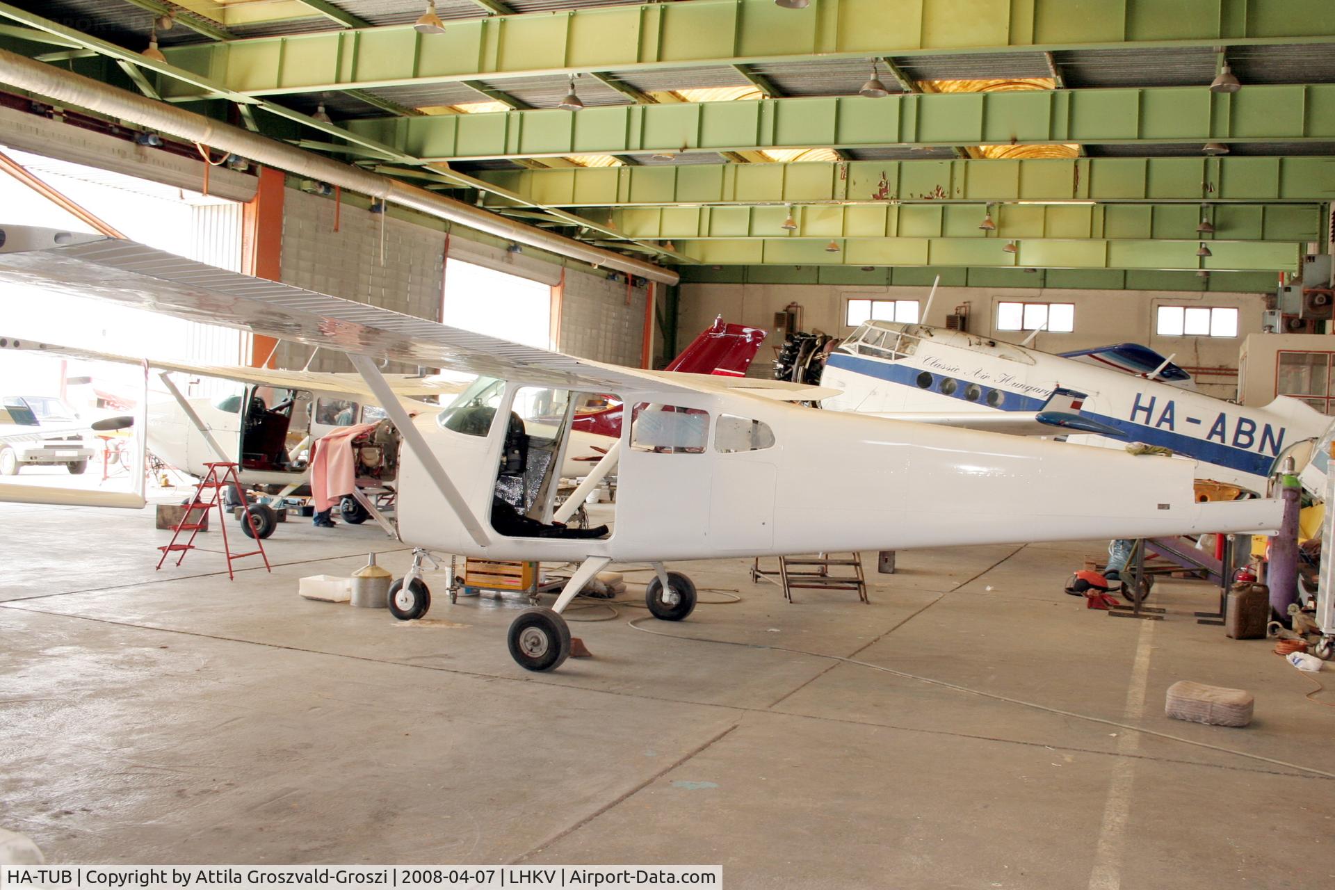 HA-TUB, 1961 Cessna 182D Skylane C/N 18253201, Hungary-Kaposújlak airport hangar. - It is his new painting.