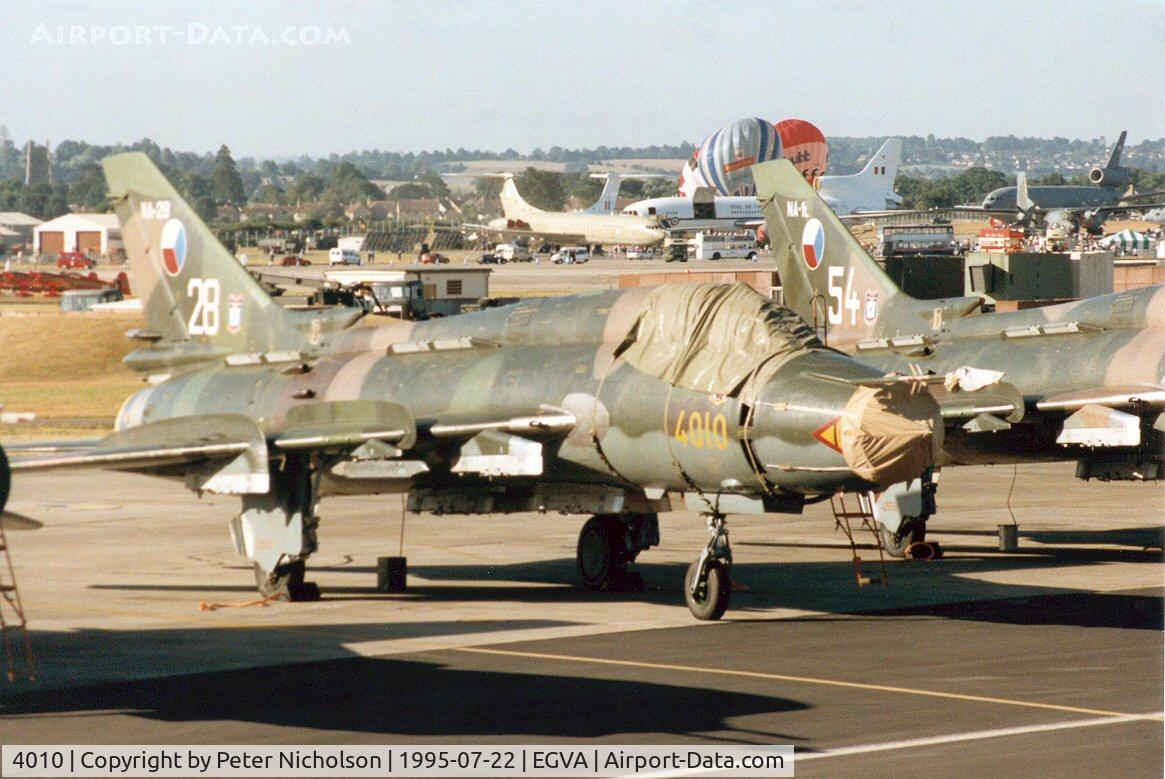 4010, Sukhoi Su-22M-4 C/N 40510, Su-22M-4 Fitter of 321 Squadron Czech Air Force on the flight-line at the 1995 Intnl Air Tattoo at RAF Fairford.