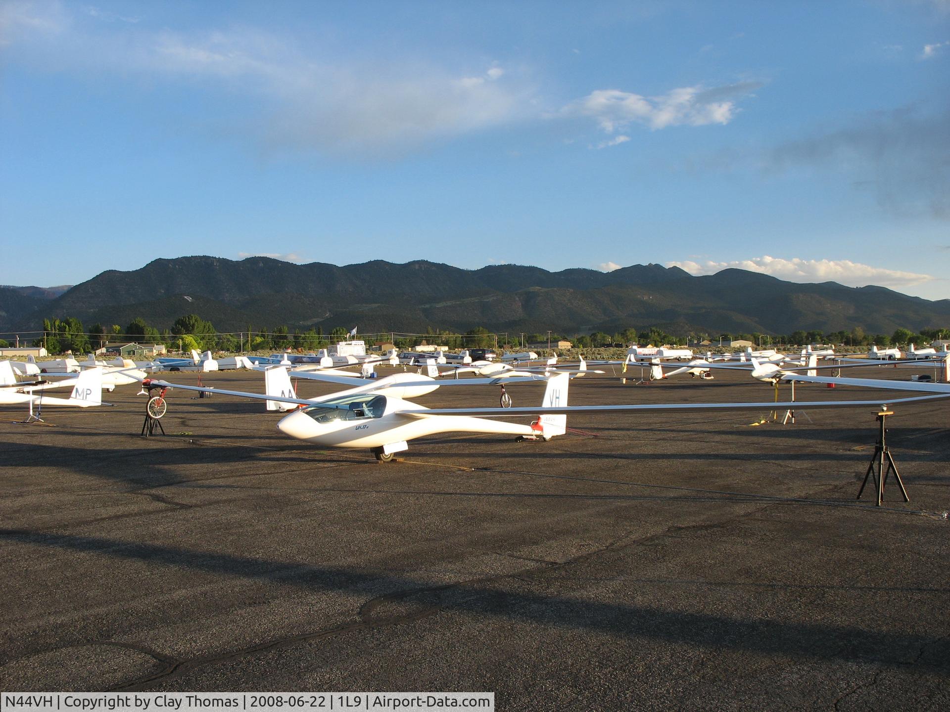 N44VH, 2005 Sportine Aviacija LAK-17AT C/N 163, Parowan, Utah Region 9 Race