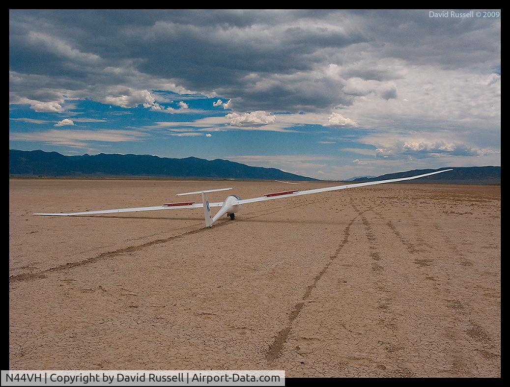 N44VH, 2005 Sportine Aviacija LAK-17AT C/N 163, Dry lake bed west of Parowan, Utah