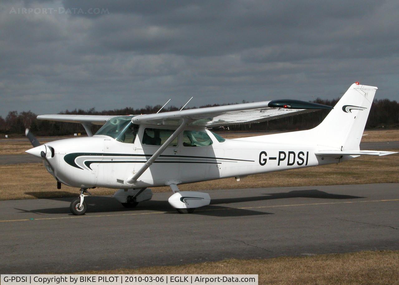 G-PDSI, 1978 Cessna 172N C/N 172-70420, RESIDENT A/C TAXYING PAST THE CAFE