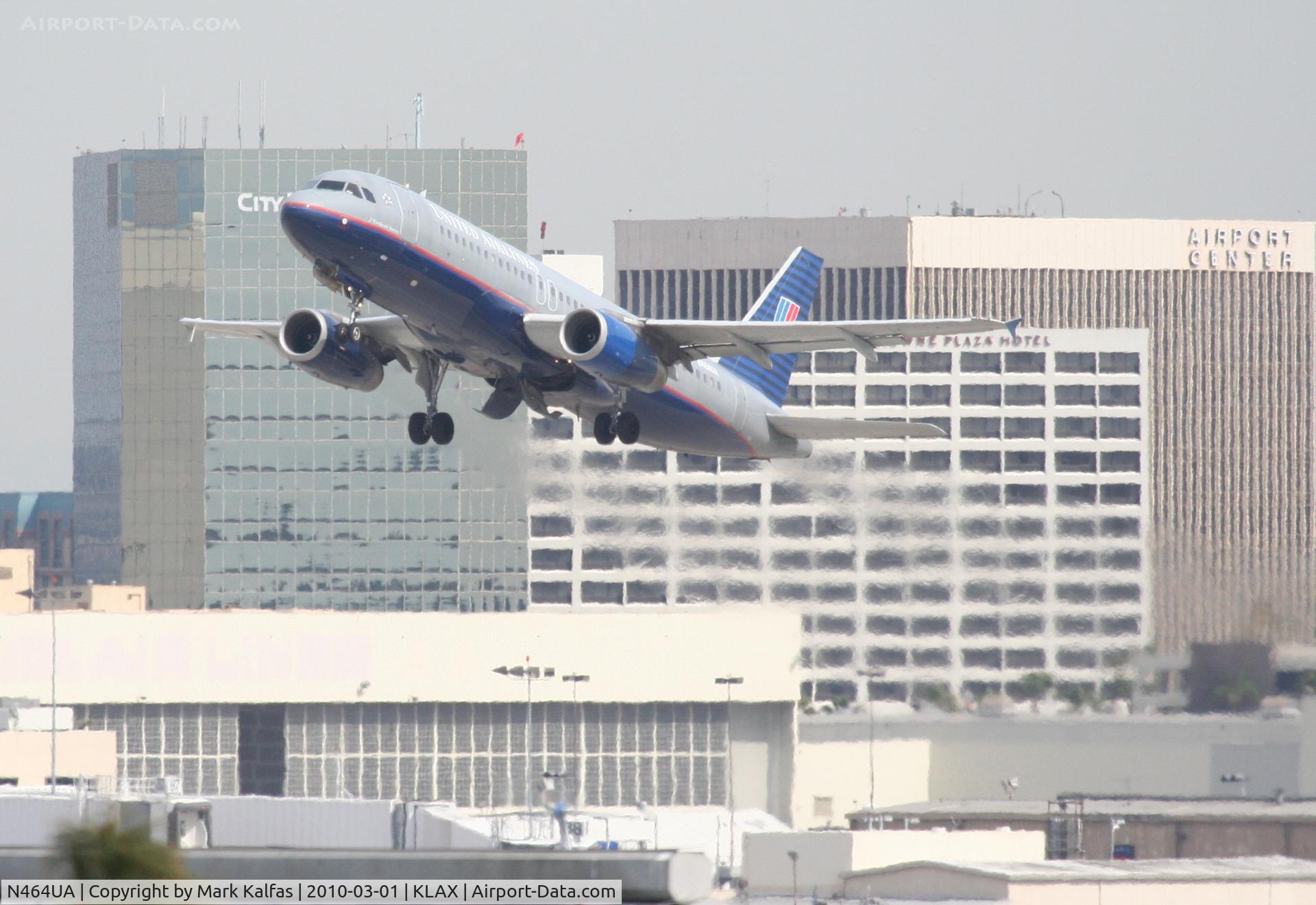 N464UA, 2000 Airbus A320-232 C/N 1290, United Airlines Airbus A320-232, N464UA, UAL942 to KORD 25R departure KLAX.