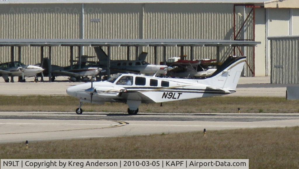 N9LT, 2001 Raytheon Aircraft Company 58 C/N TH-1989, Departing runway 32