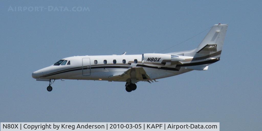 N80X, 1999 Cessna 560XL C/N 560-5054, Arriving on runway 32