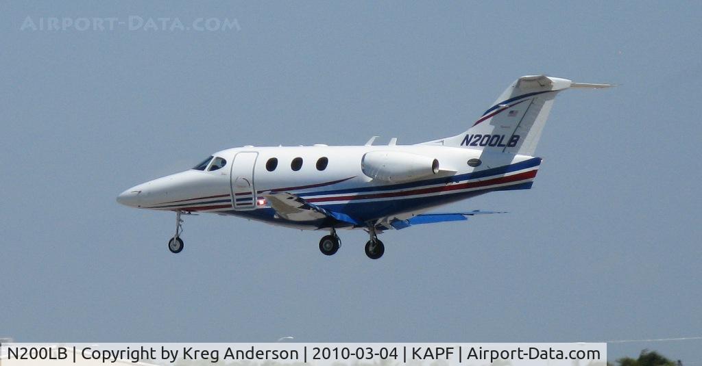 N200LB, Raytheon Aircraft Company 390 C/N RB-116, Arriving on runway 32