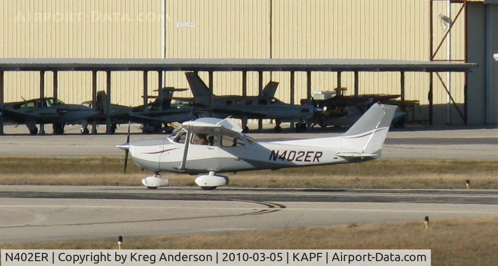 N402ER, 1997 Cessna 172R C/N 17280242, Departing runway 32