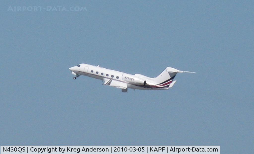 N430QS, 2005 Gulfstream Aerospace GIV-X (G450) C/N 4021, Departing from runway 5