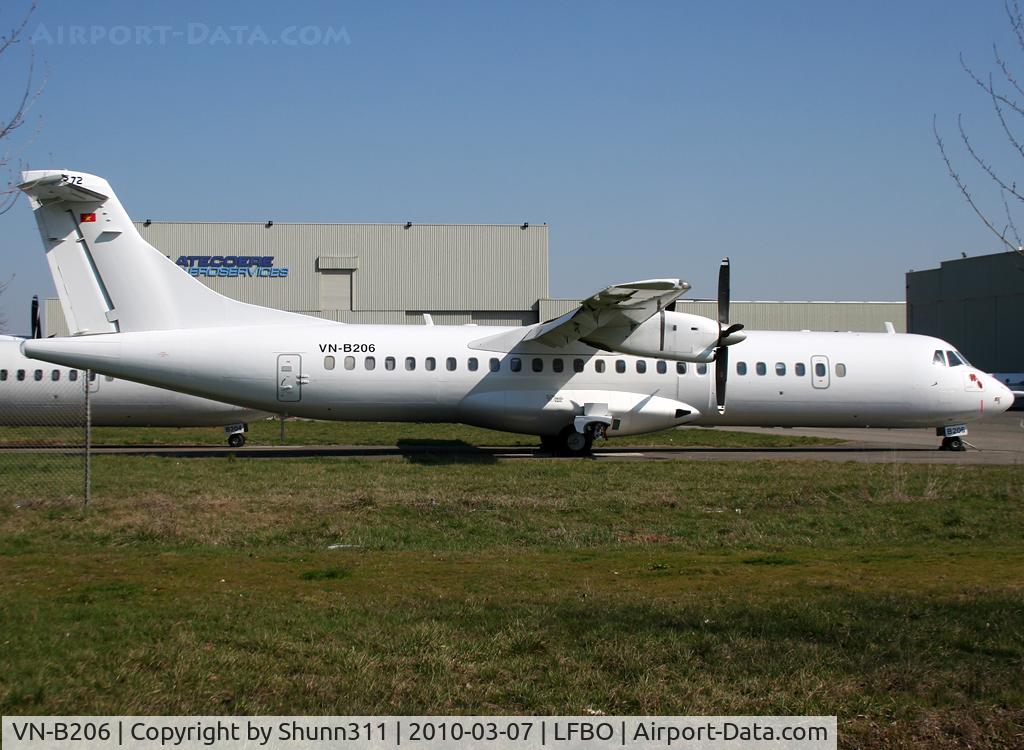 VN-B206, 1994 ATR 72-202 C/N 419, Returned to lessor and stored in all white c/s without titles...