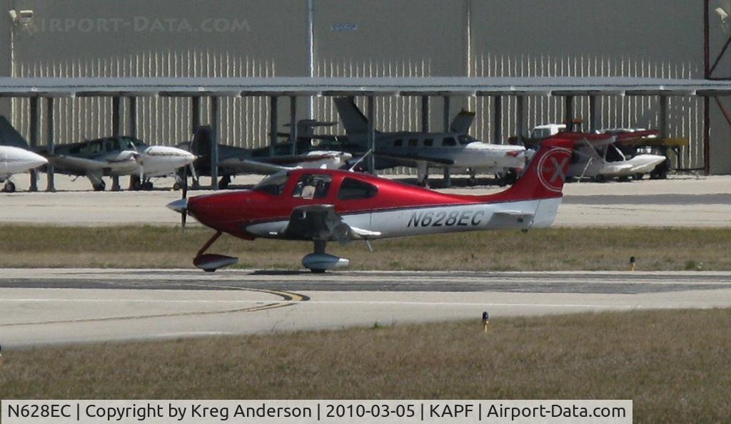 N628EC, Cirrus SR22 C/N 3601, Departing runway 32