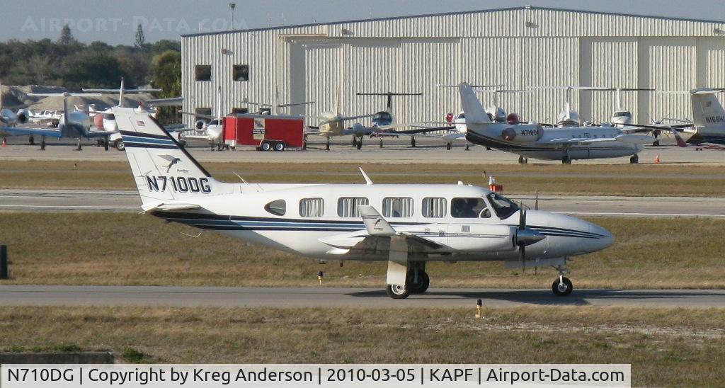 N710DG, Piper PA-31-350 Chieftain C/N 31-7305017, Taxiing to the other end of the airport