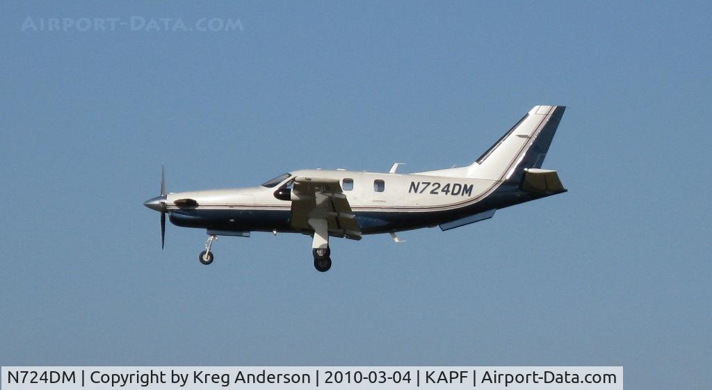 N724DM, 1999 Socata TBM-700 C/N 143, Arriving on runway 32