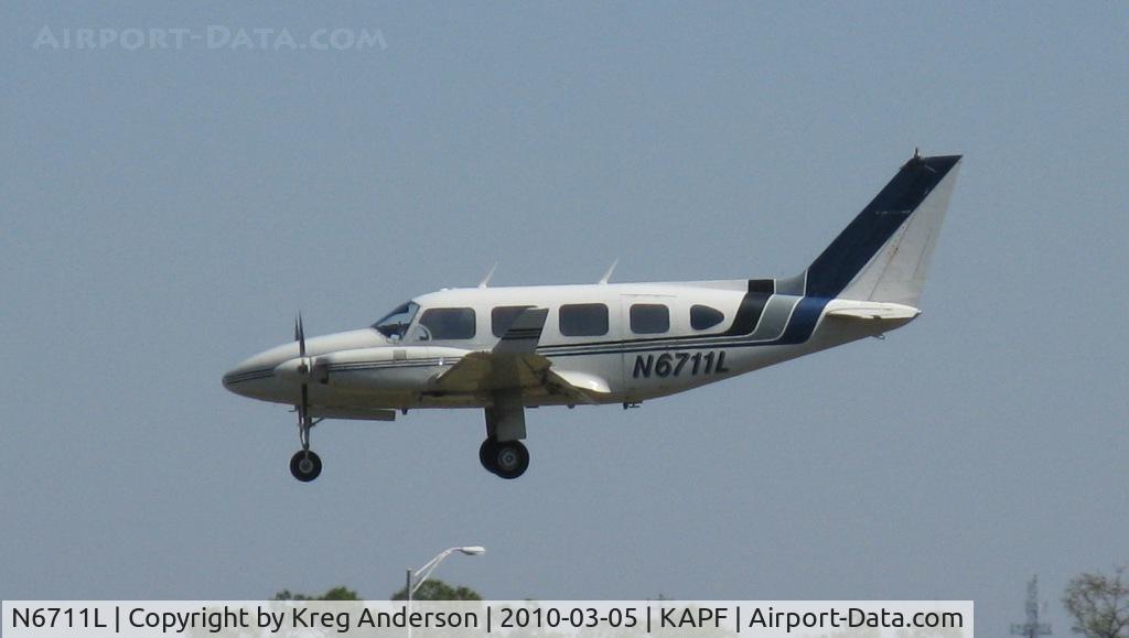 N6711L, 1969 Piper PA-31-310 Navajo C/N 31-606, Arriving on runway 32