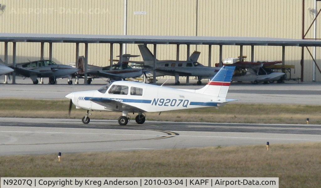 N9207Q, 1988 Piper PA-28-161 C/N 2841007, Departing runway 32