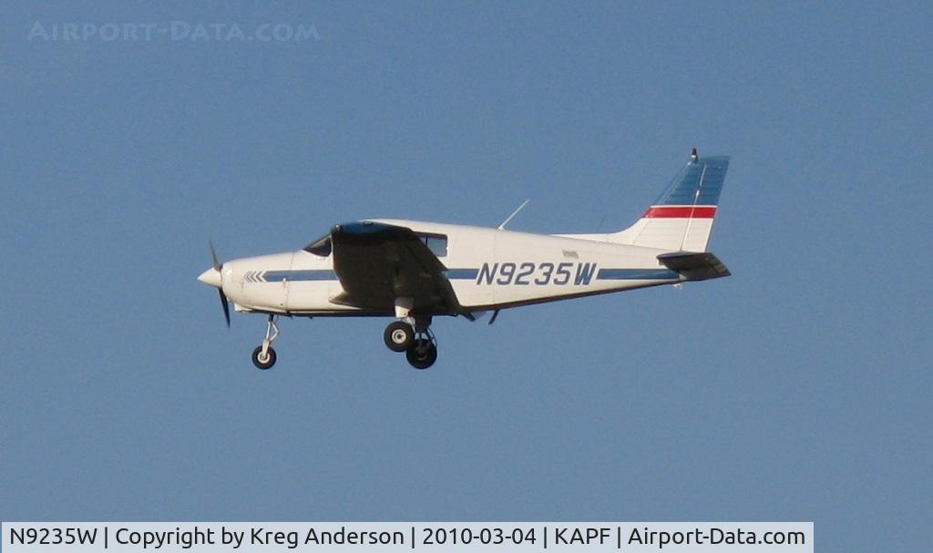 N9235W, 1989 Piper PA-28-161 C/N 2841121, Arriving on runway 32