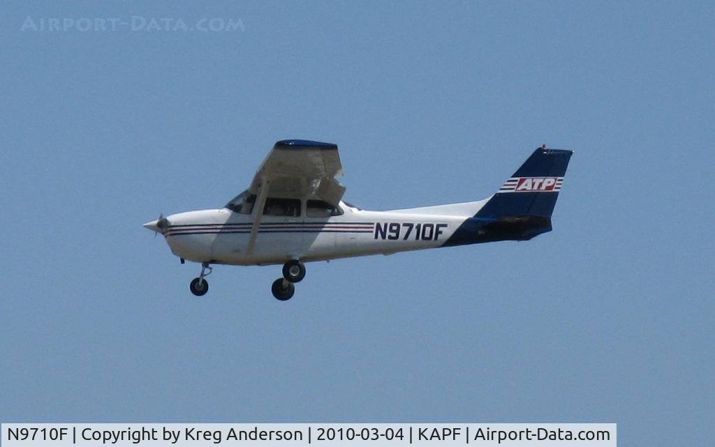 N9710F, 1997 Cessna 172R C/N 17280017, Arriving on runway 32