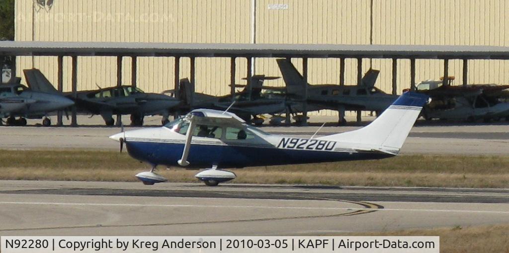 N92280, 1969 Cessna 182N Skylane C/N 18260126, Departing runway 32