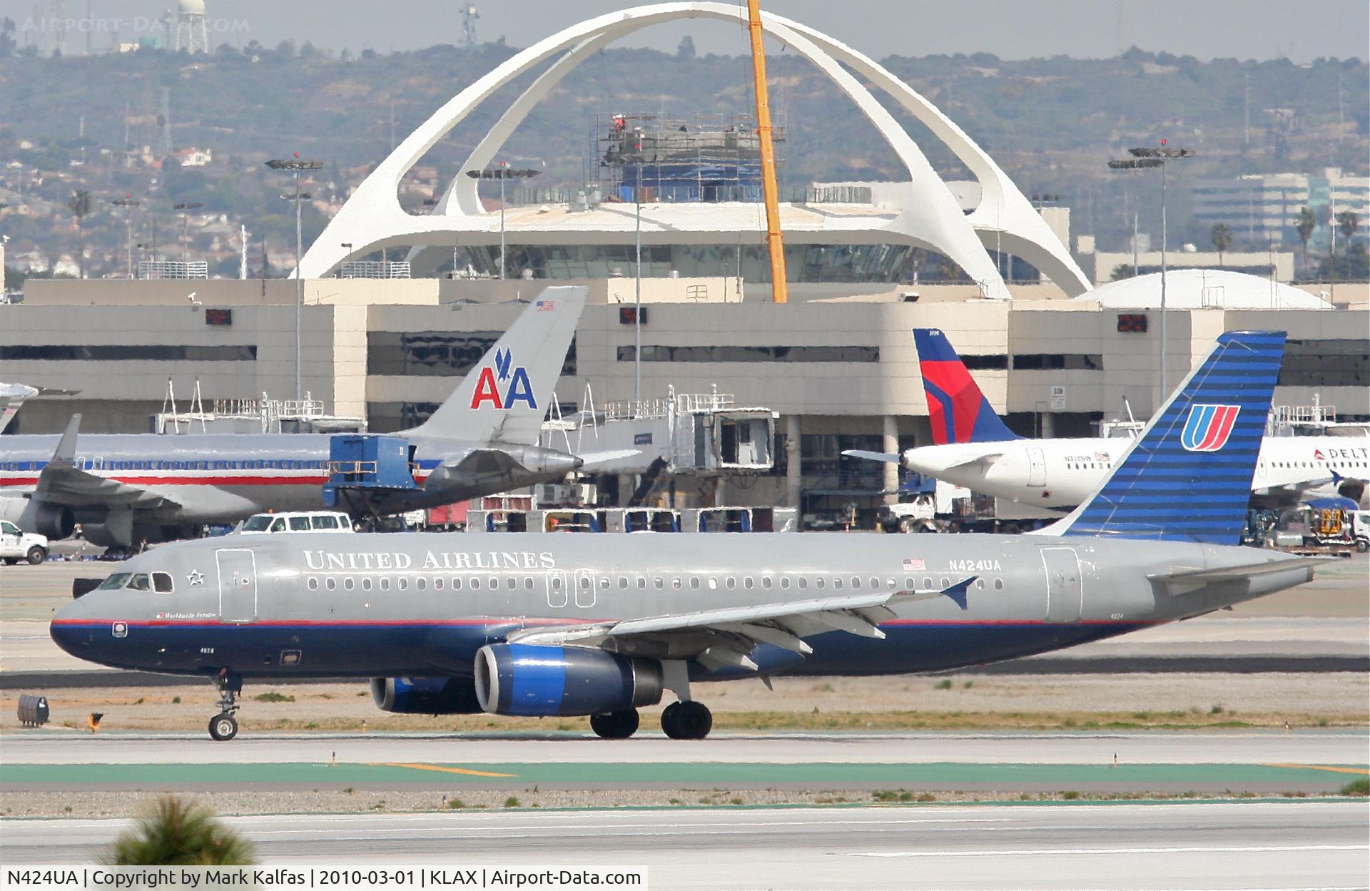 N424UA, 1995 Airbus A320-232 C/N 506, United Airlines Airbus A320-232, N424UA, UAL289 arrives from KLAS taxiway Hotel KLAX.