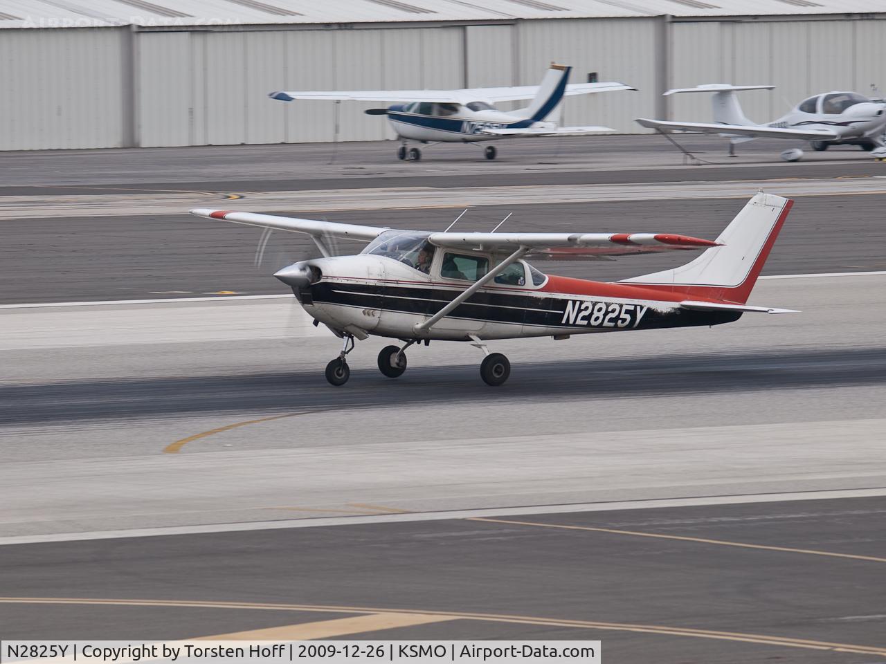 N2825Y, 1962 Cessna 182E Skylane C/N 18253825, N2825Y departing from RWY 21