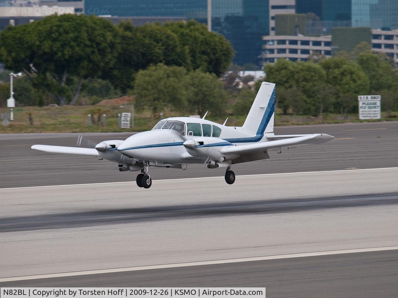 N82BL, Piper PA-23-250 C/N 27-7754049, N82BL arriving on RWY 21