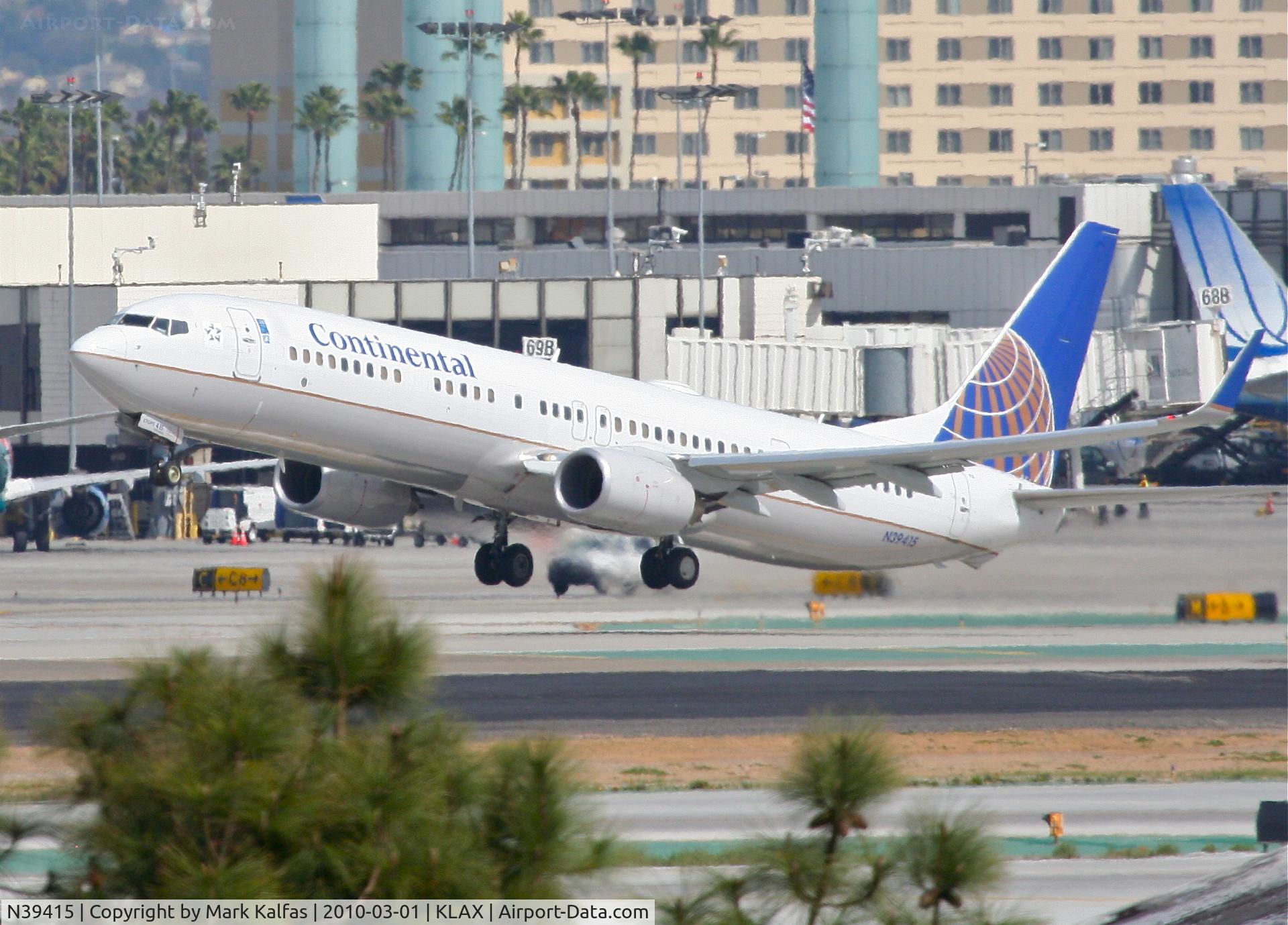 N39415, 2008 Boeing 737-924/ER C/N 32826, Continental Airlines Boeing 737-924, COA16 to KEWR, departing 25R KLAX.