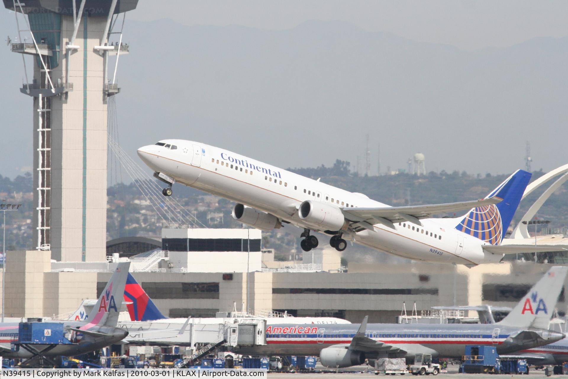 N39415, 2008 Boeing 737-924/ER C/N 32826, Continental Airlines Boeing 737-924, COA16 to KEWR, departing 25R KLAX.