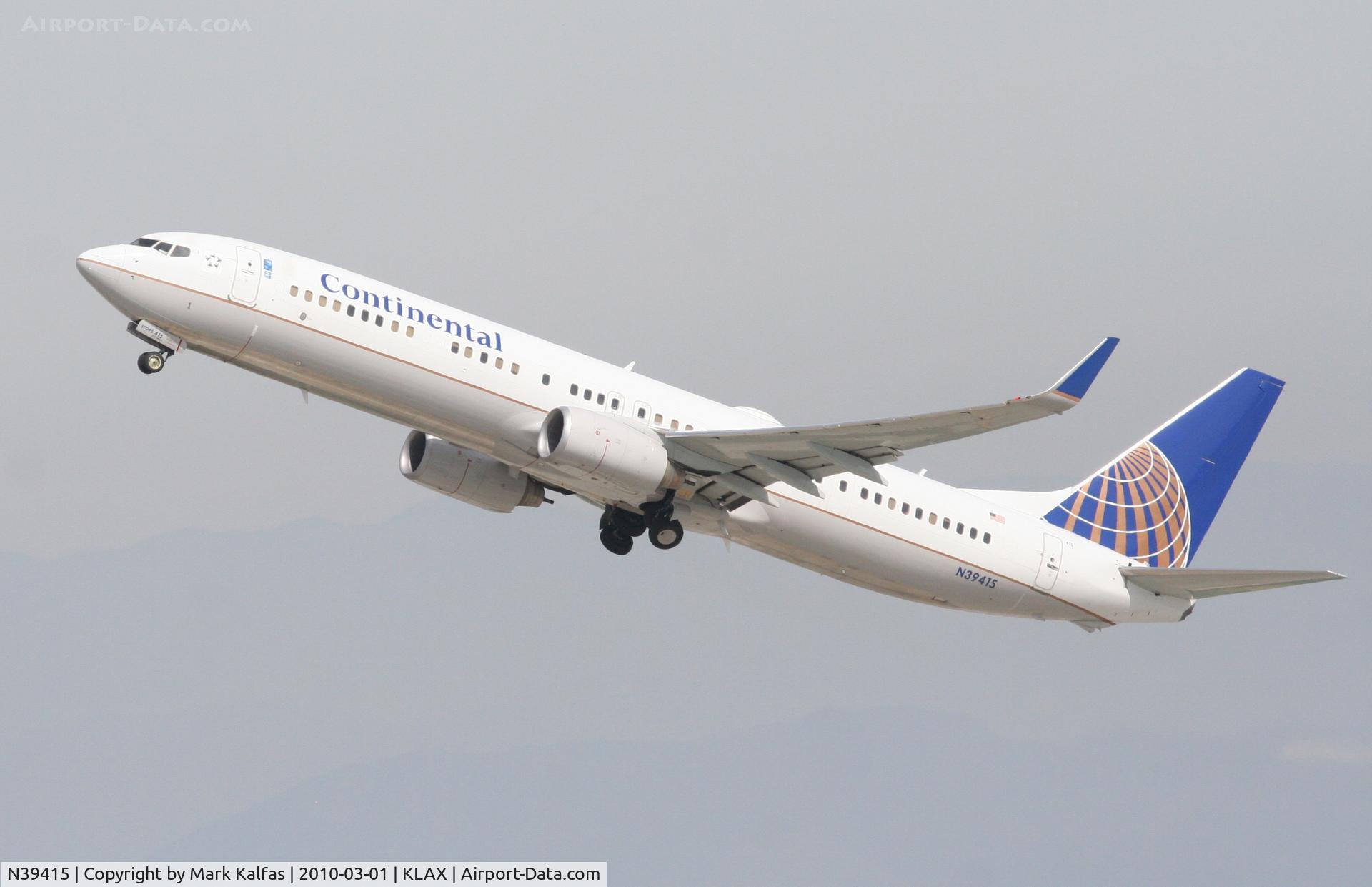 N39415, 2008 Boeing 737-924/ER C/N 32826, Continental Airlines Boeing 737-924, COA16 to KEWR, departing 25R KLAX.