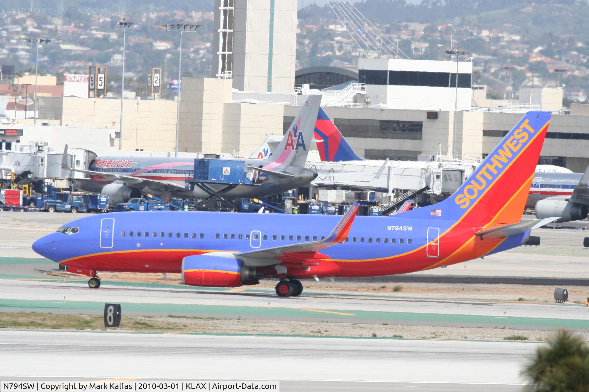 N794SW, 2001 Boeing 737-7H4 C/N 30605, Southwest Airlines Boeing 737-7H4, SWA188 arriving from KLAS, taxiway hotel KLAX.