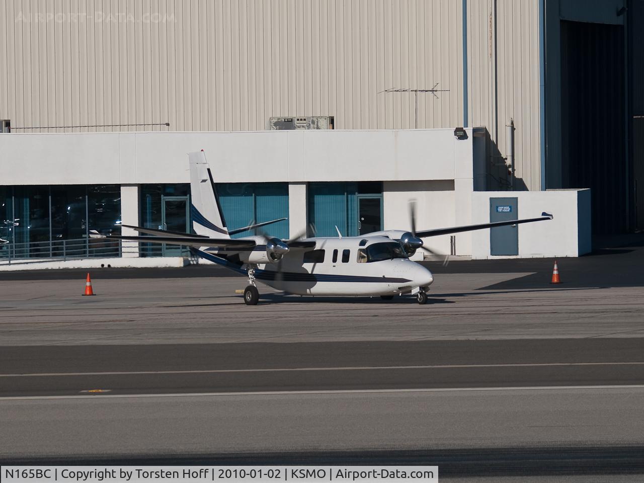 N165BC, 1980 Rockwell International 690C C/N 11646, N165BC taxiing