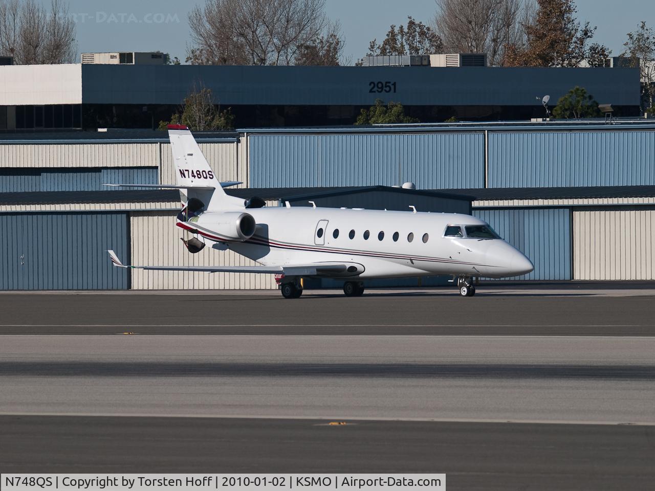 N748QS, 2006 Israel Aircraft Industries Gulfstream 200 C/N 157, N748QS taxiing