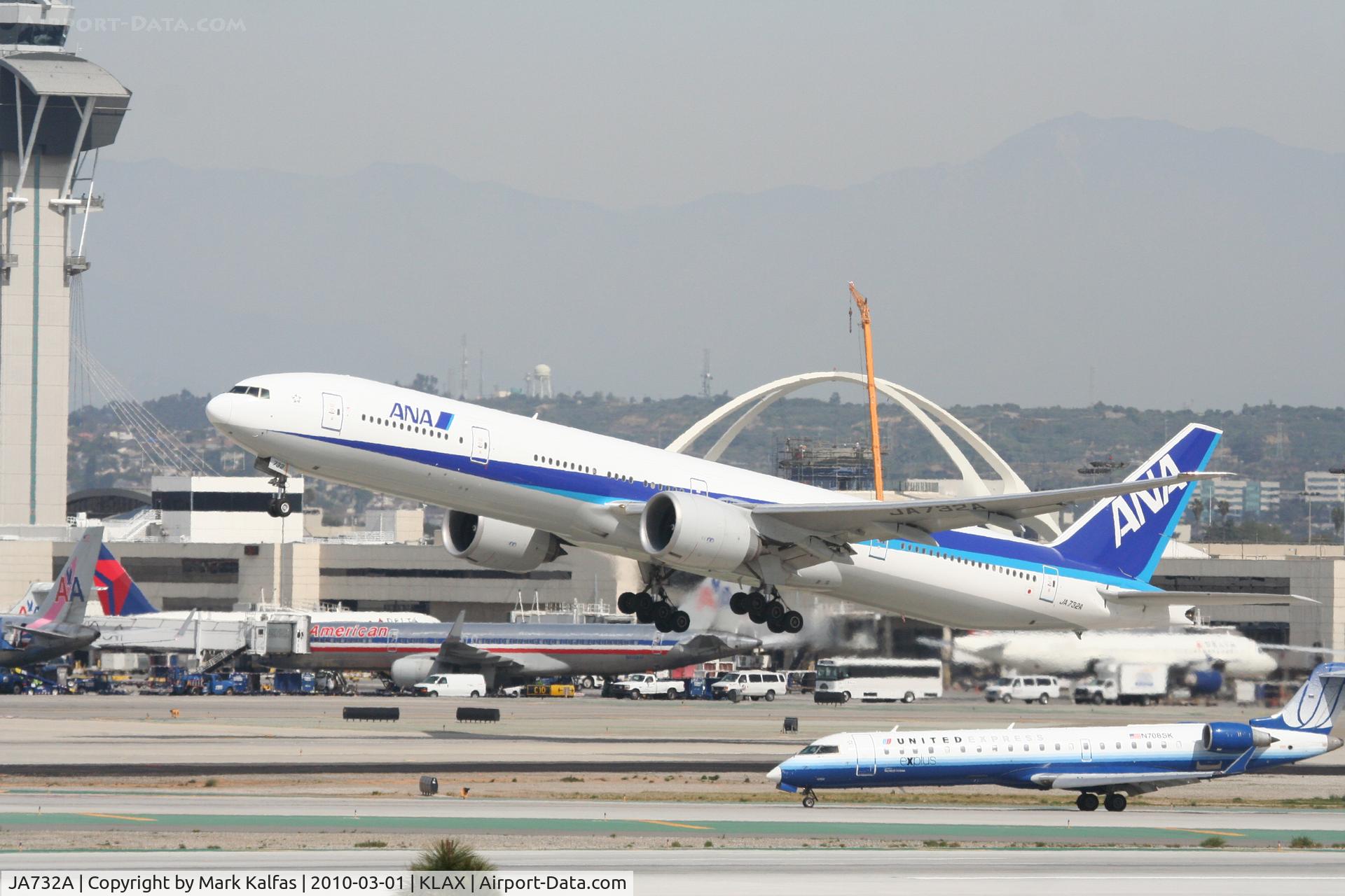 JA732A, 2005 Boeing 777-381/ER C/N 27038, ANA Boeing 777-381 (ER), JA732A, ANA5 departing to RJAA (Narita Int'l) 25R KLAX.