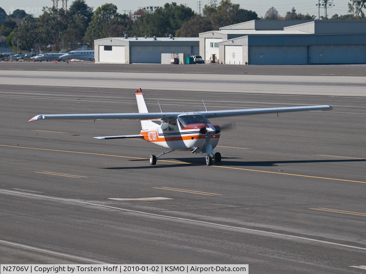 N2706V, 1975 Cessna 177RG Cardinal C/N 177RG0666, N2706V taxiing