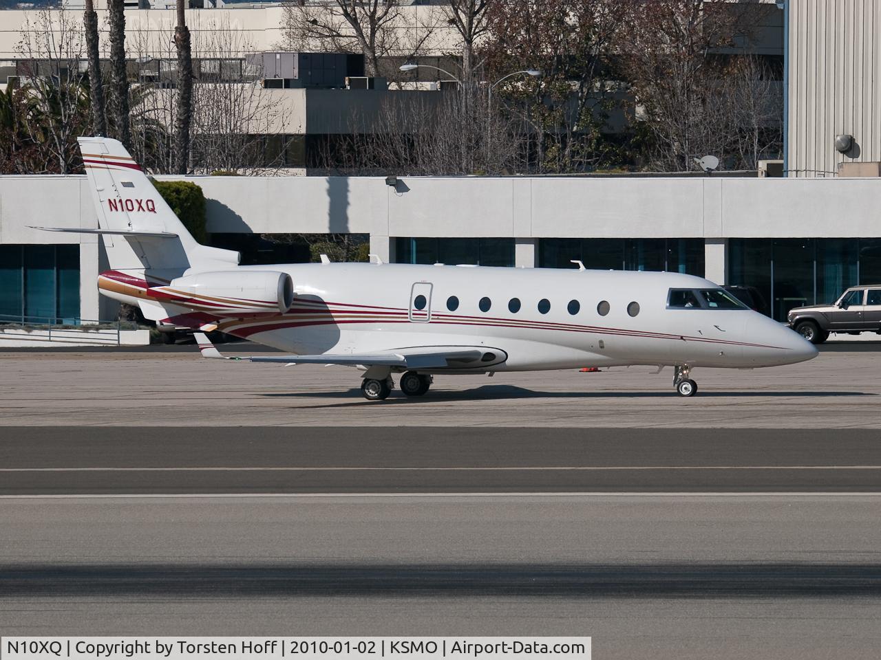 N10XQ, 2007 Israel Aircraft Industries Gulfstream 200 C/N 169, N10XQ taxiing