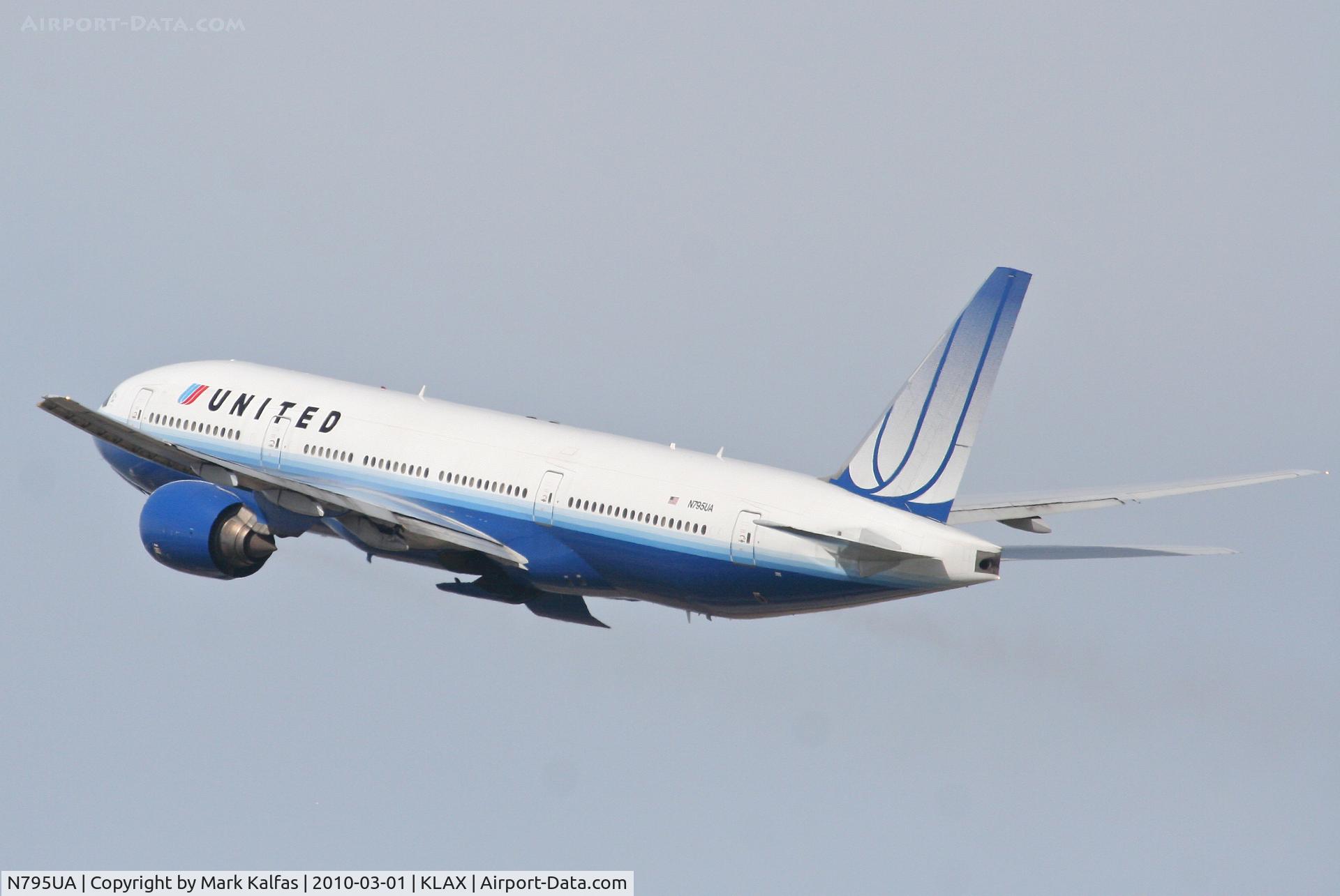 N795UA, 1997 Boeing 777-222 C/N 26927, United Airlines Boeing 777-222, N795UA, UAL891 25R departure for RJAA (Narita Int'l ).