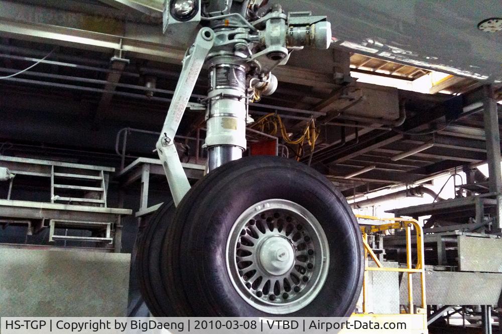 HS-TGP, 1994 Boeing 747-4D7 C/N 26610, Nose Landing Gear