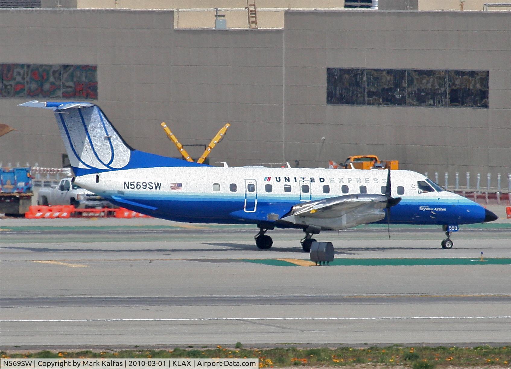 N569SW, 1998 Embraer EMB-120ER Brasilia C/N 120344, SkyWest Embraer EMB-120ER, N229SW, SKW6296 arriving from KOXR, taxiway Charlie KLAX.