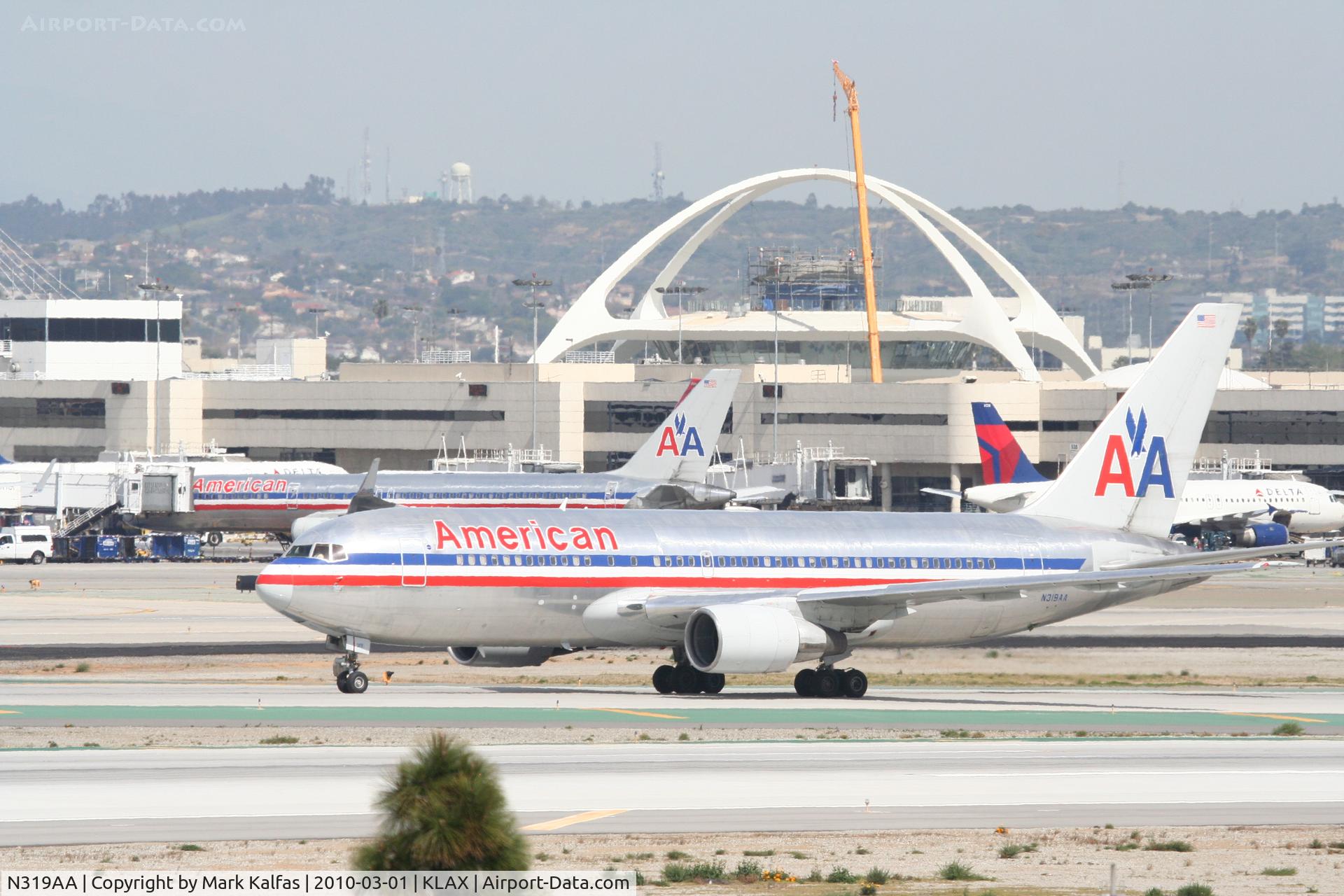 N319AA, 1985 Boeing 767-223 C/N 22320, American Airlines Boeing 767-223. N319AA, AAL1 arriving from JFK, taxiway Hotel.