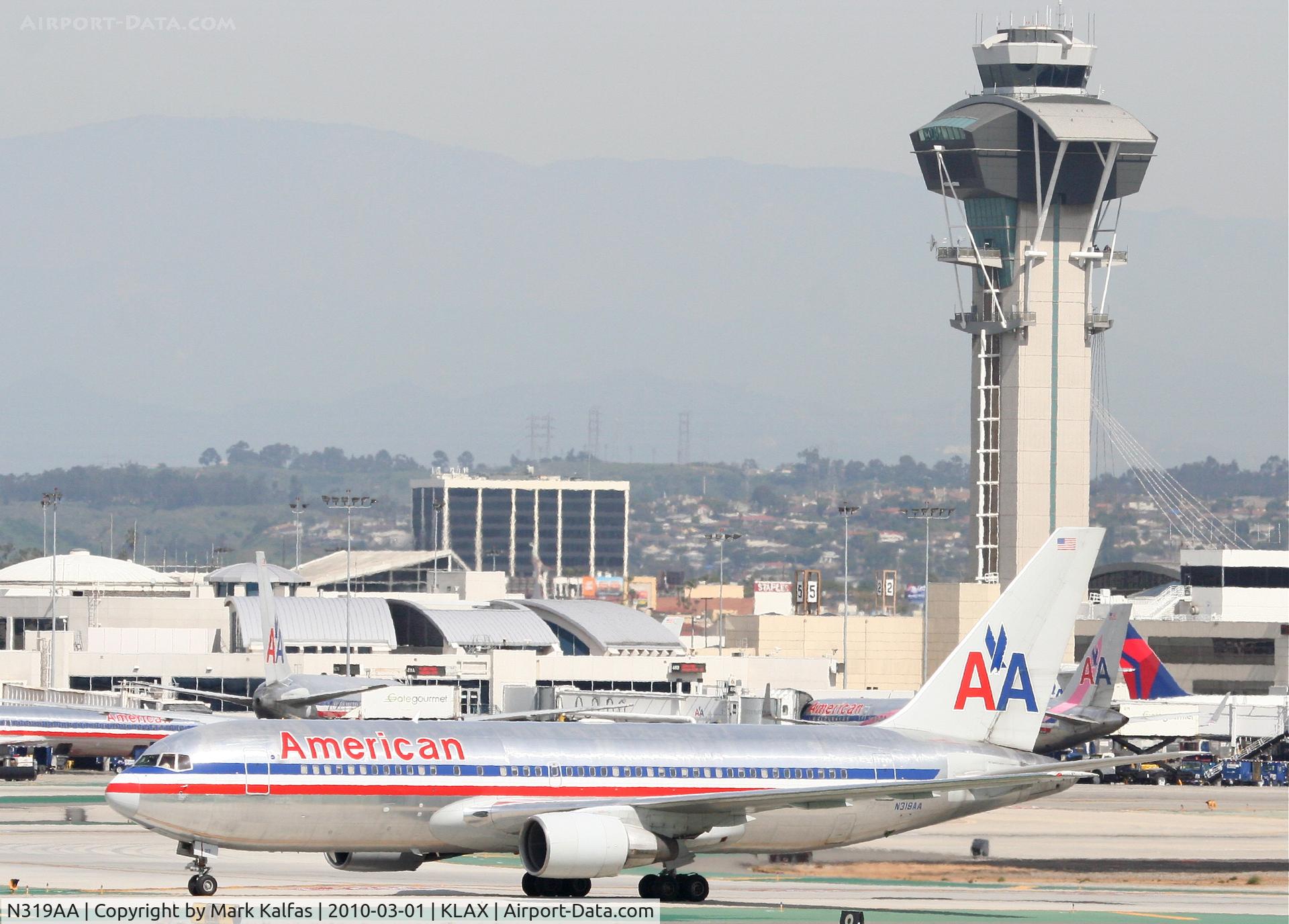 N319AA, 1985 Boeing 767-223 C/N 22320, American Airlines Boeing 767-223. N319AA, AAL1 arriving from JFK, taxiway Hotel.