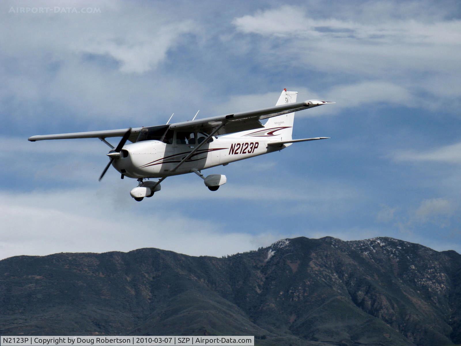 N2123P, 2005 Cessna 172S C/N 172S10000, 2005 Cessna 172S SKYHAWK SP II, Lycoming IO-360-L2A 180 Hp, on final Rwy 22