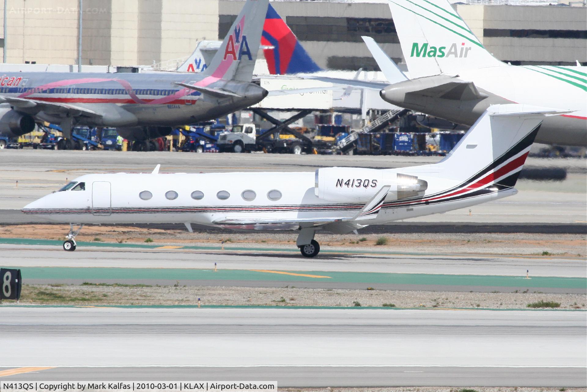 N413QS, 2004 Gulfstream Aerospace G-IV (G400) C/N 1521, NJI Sales Gulfstream Aerospace G-IV, N431QS heading to KSMO-taxiway Hotel KLAX.