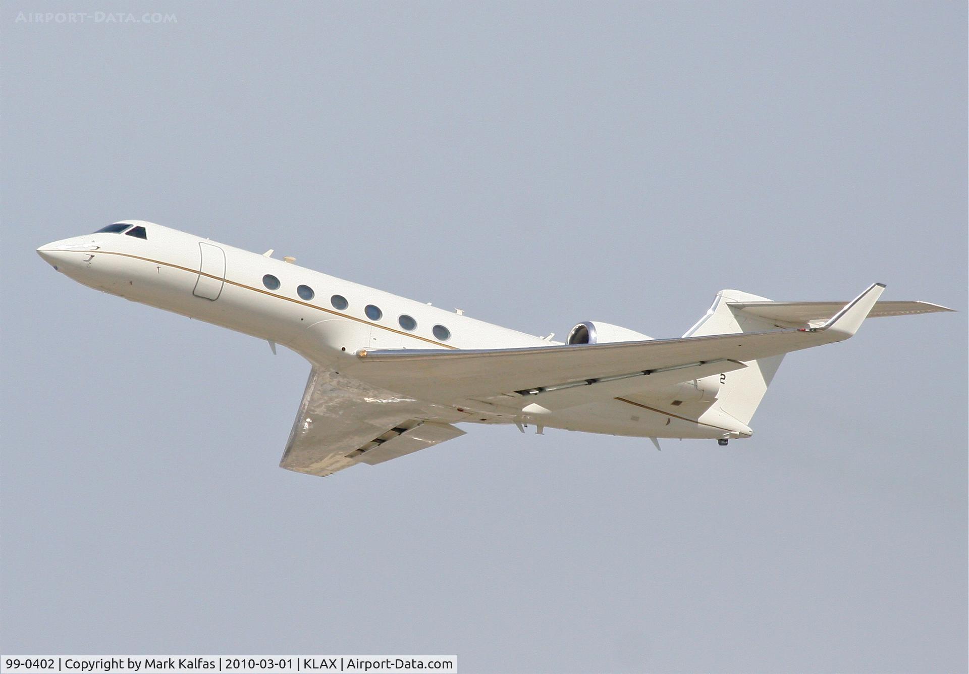 99-0402, 2000 Gulfstream Aerospace C-37A (Gulfstream V) C/N 571, USAF Gulfstream G5 / C-37A, 99-0402 departing 25L KLAX.