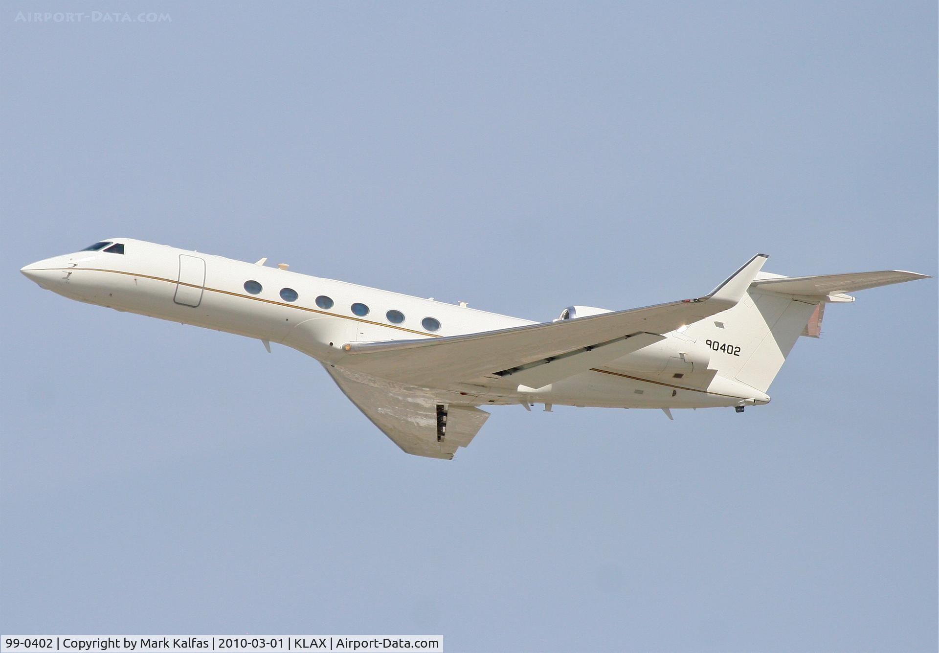 99-0402, 2000 Gulfstream Aerospace C-37A (Gulfstream V) C/N 571, USAF Gulfstream G5 / C-37A, 99-0402 departing 25L KLAX.