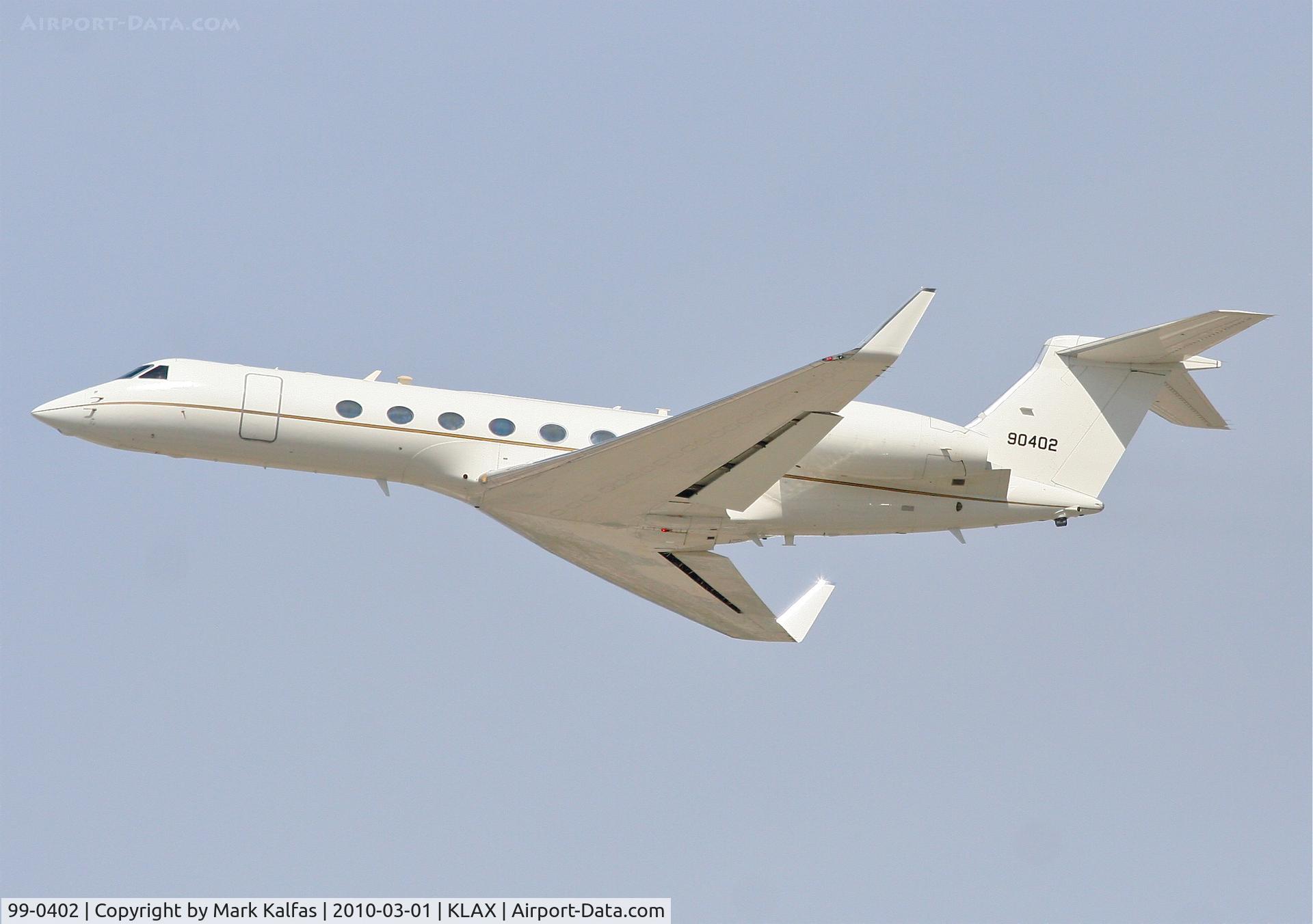 99-0402, 2000 Gulfstream Aerospace C-37A (Gulfstream V) C/N 571, USAF Gulfstream G5 / C-37A, 99-0402 departing 25L KLAX.