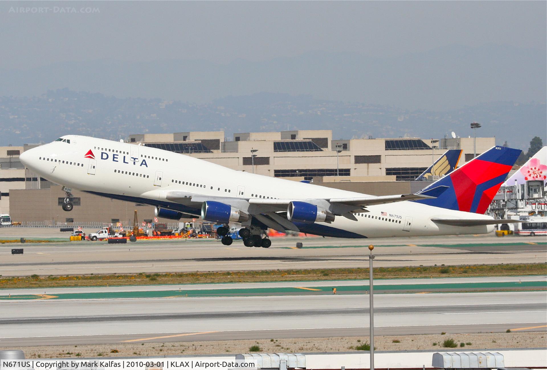 N671US, 1999 Boeing 747-451 C/N 26477, Delta Airlines Boeing 747-451, N671US, DAL283 25R departure en route to RJAA (Narita Int'l).