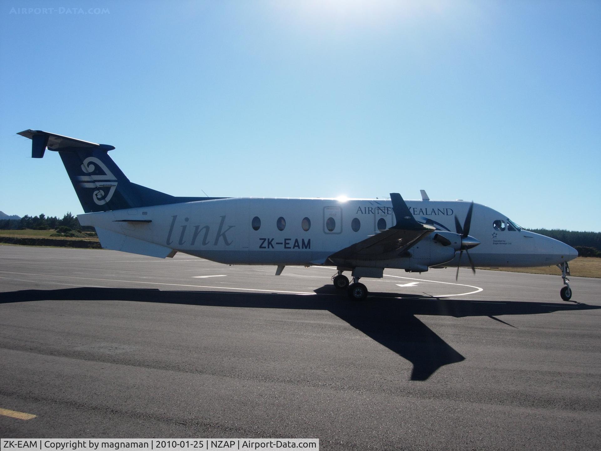 ZK-EAM, 2002 Beech 1900D C/N UE-436, Waiting to depart Taupo