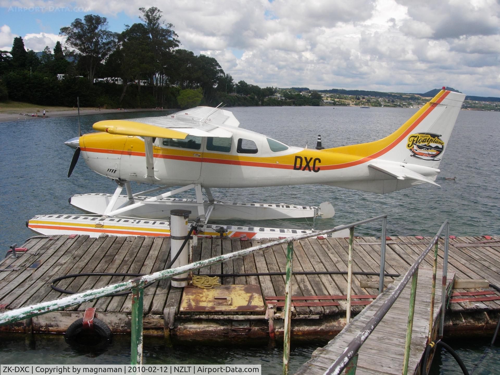 ZK-DXC, Cessna U206F Stationair C/N U20602986, Waiting for next lot of sightseers
