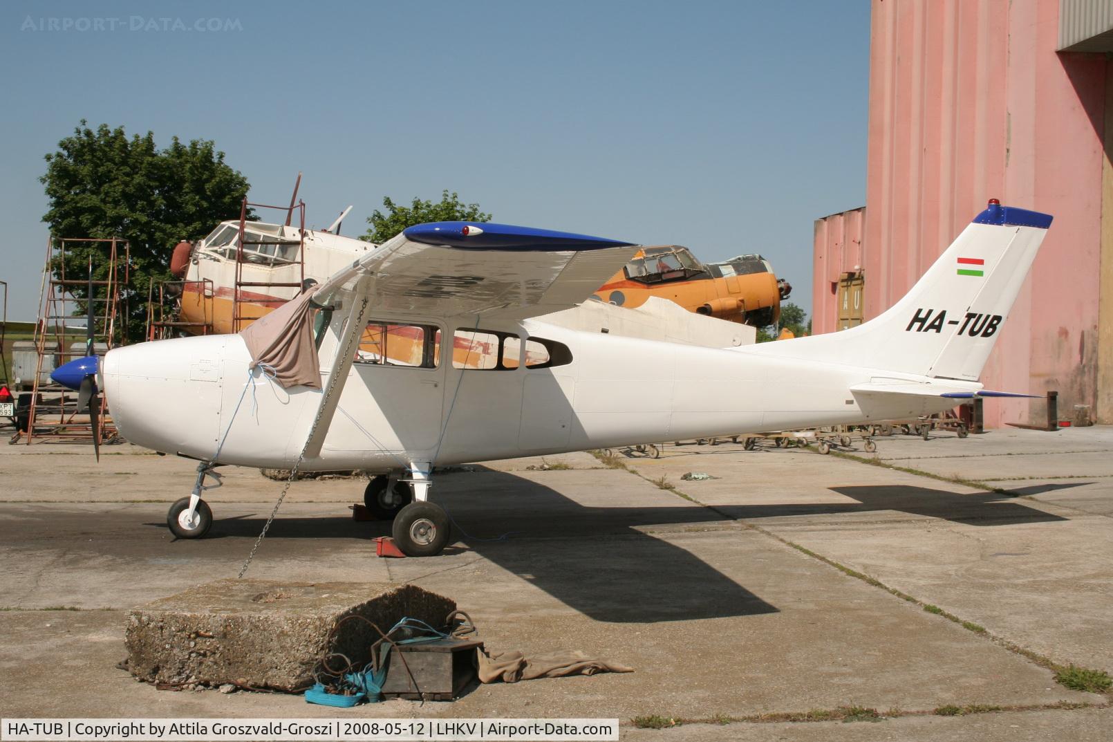 HA-TUB, 1961 Cessna 182D Skylane C/N 18253201, Hungary-Kaposújlak airport.